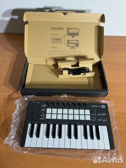 Midi клавиатура novation LaunchKey Mini