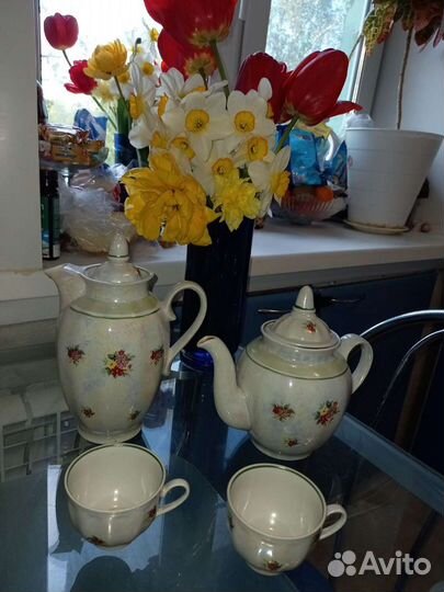 Чайник заварочный и чашки