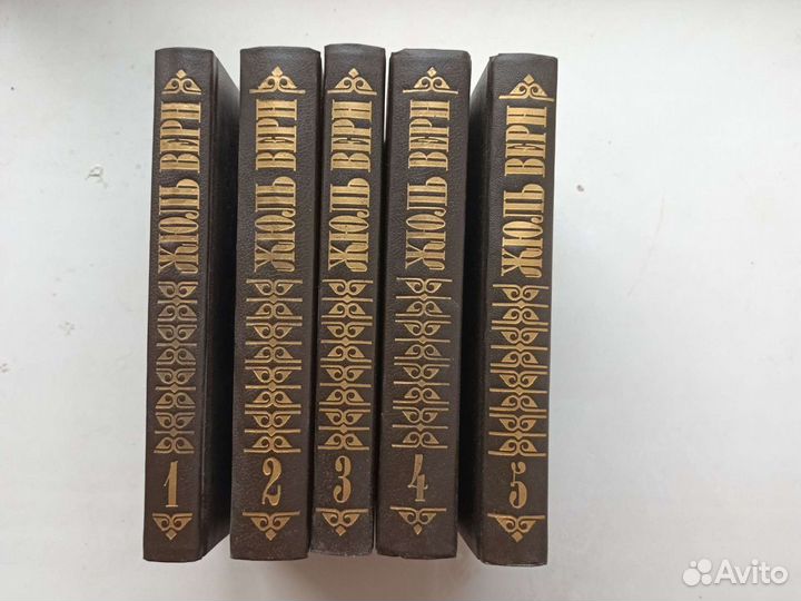 Приключенческая литература