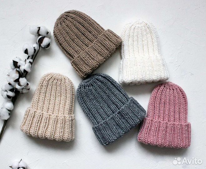 Вязаная шапка с подворотом