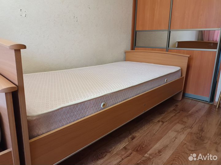 Кровать с матрасом