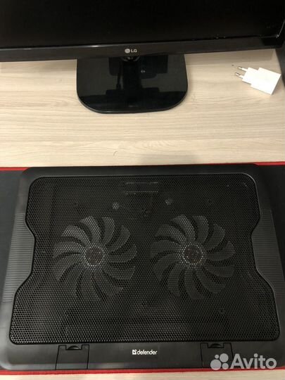 Подставка с охлаждением