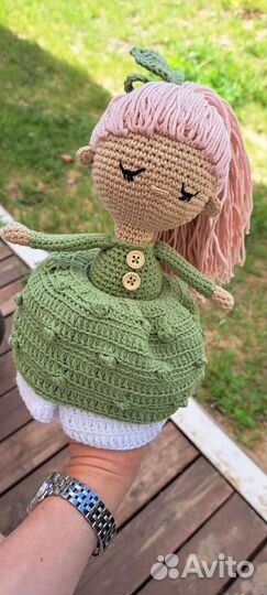 Вязаная кукла ручной работы