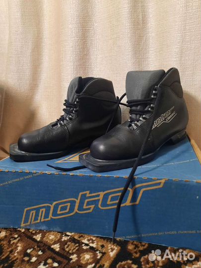 Лыжные ботинки