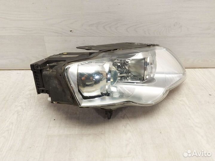 Фара правая Volkswagen Passat B6. 2005-2010 ксенон