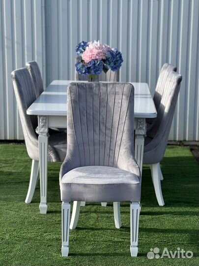 Стол и стулья