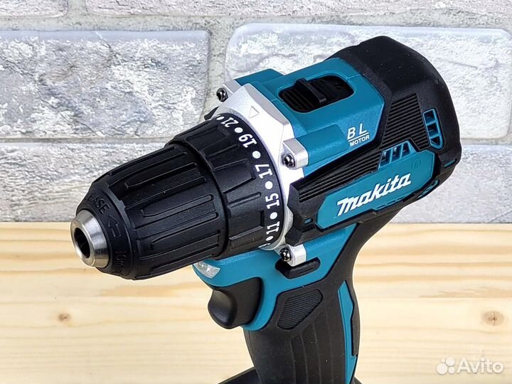 Шуруповерт Makita бесщеточный с набором