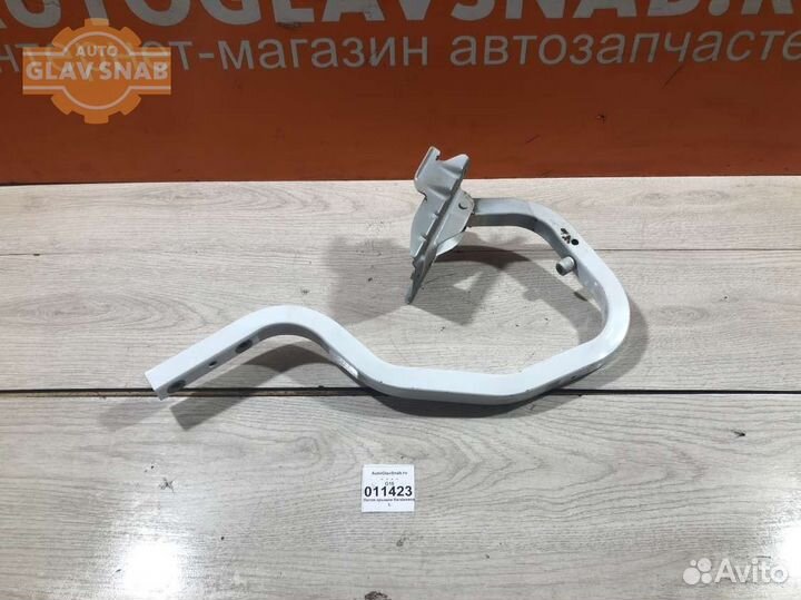 Петля крышки багажника левая Nissan Almera G15