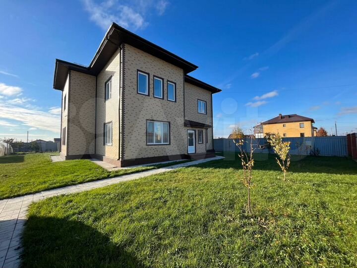 Коттедж 277 м² на участке 15 сот.