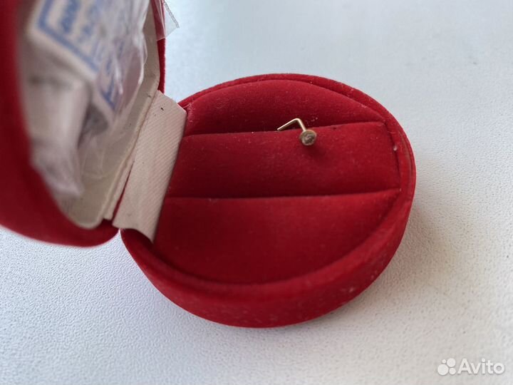 Золотой пирсинг в нос