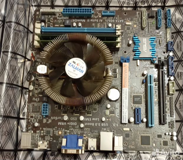 Материнская плата с процессором и памятью