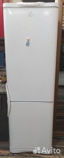 Холодильник Indesit на запчасти, не рабочий