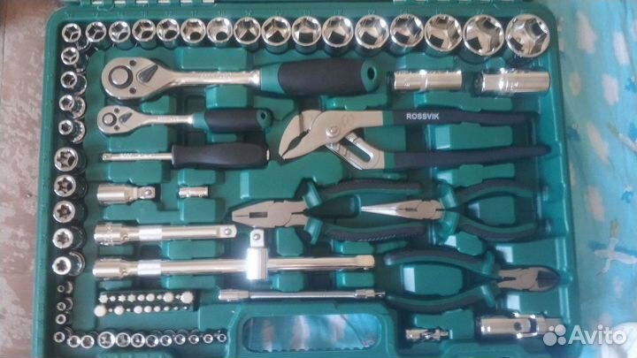 Набор инструментов для авто в кейсе Rossvic UST099