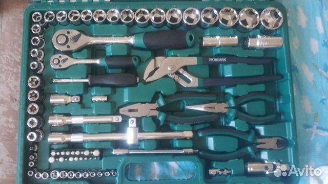 Набор инструментов для авто в кейсе Rossvic UST099