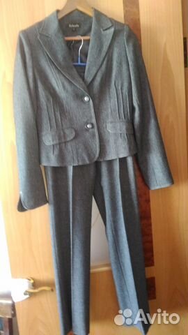 Продаю костюм размер 46