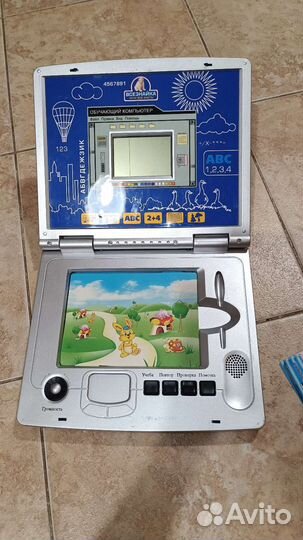 Детская развивающая игрушка-ноутбук