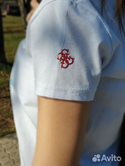 Легкая женская футболка Guess для умных покупок