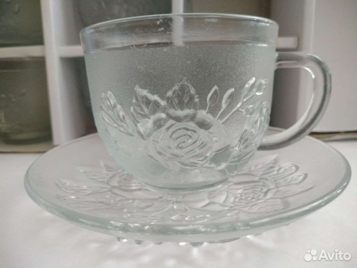 Набор чайных чашек и блюдец