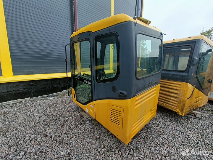 Кабина Б/У в сборе экскаватора komatsu pc400-7