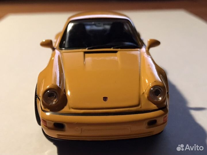 Модель автомобиля porsche 911 масштаб 1/43