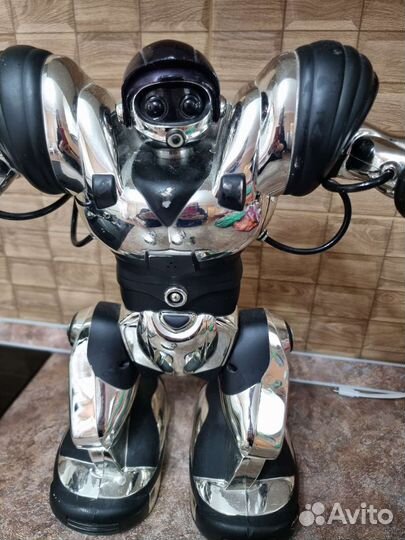 Игрушка робот с пультом