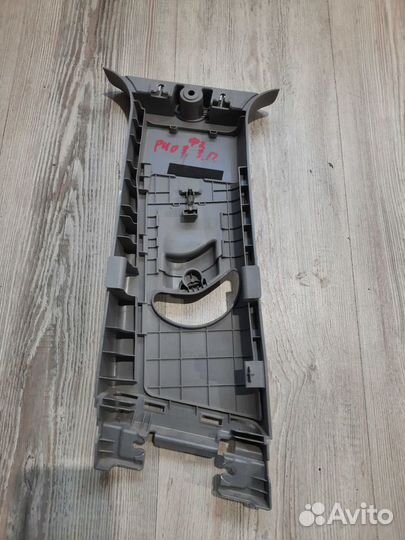 Обшивка средней стойки накладка ремня безопасности