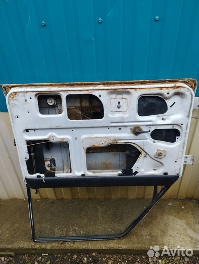 Двери ваз 2107,водительской нет