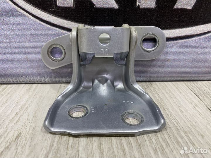 Петля двери KIA RIO 2 Лев