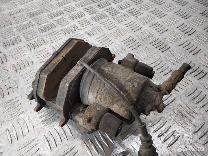 Суппорт передний левый Golf IV