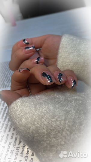 Мастер по маникюру