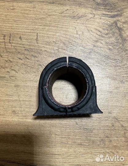 Втулка стабилизатора зад Range Rover LR048462