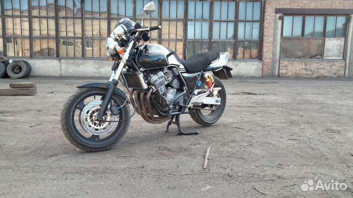 Honda SB-400 super four