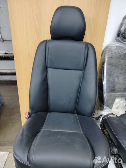 Передние сиденья на Volvo XC90