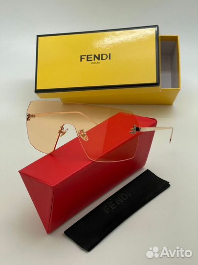 Солнцезащитные очки Fendi