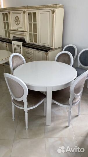 Стол со стульями