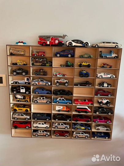 Полка стеллаж для моделей 1.43