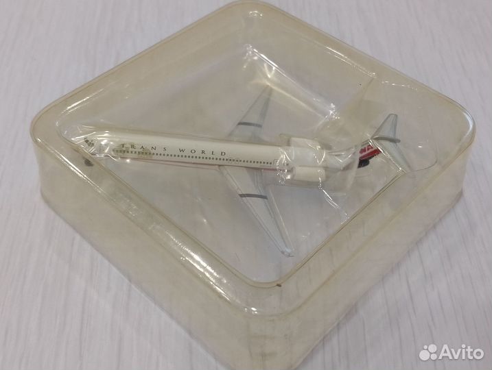 Самолёт в коробке. McDonnell Douglas MD-83 