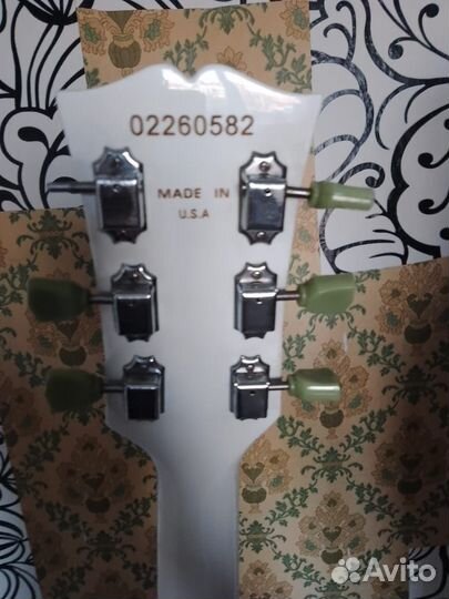 Полуакустическая электрогитара