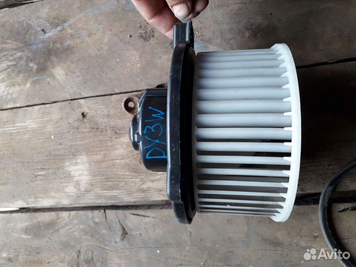 Моторчик печки Мазда демио