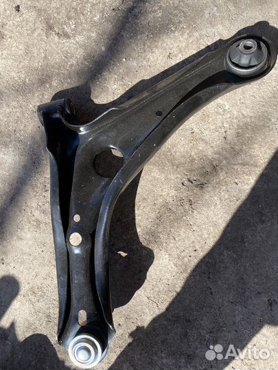 Toyota vitz scp10 рычаг