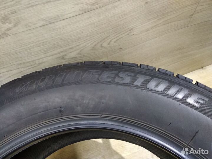 Bridgestone Blizzak Revo GZ 215/60 R17