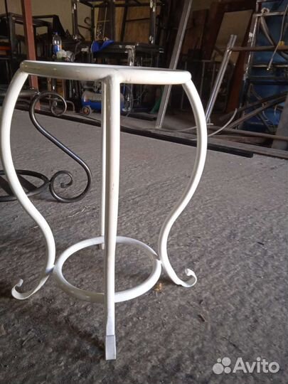 Подставка под цветы