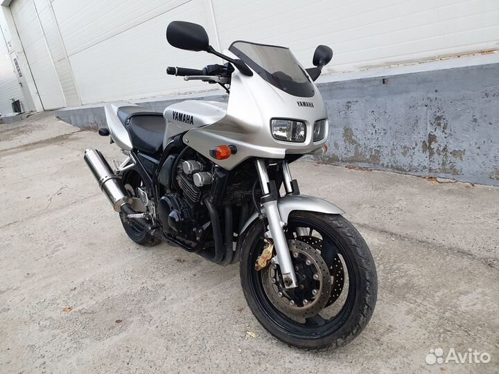 Yamaha FZ400