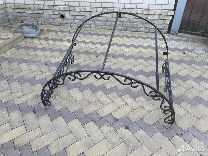 Козырек над крыльцом