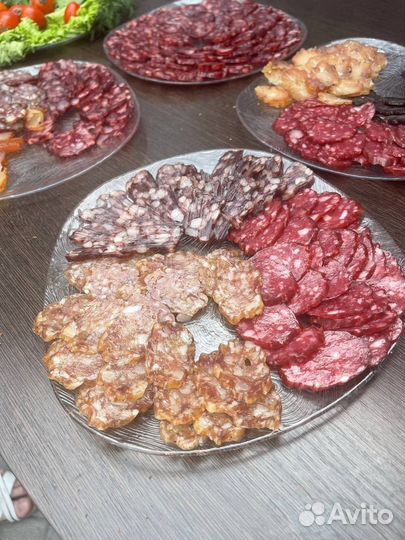 Набор сырокопченой колбасы