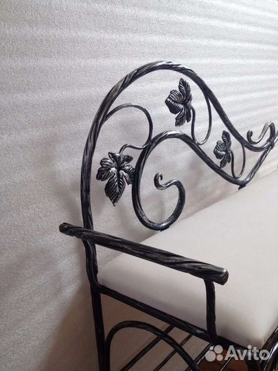 58 Кованая банкетка из лозы