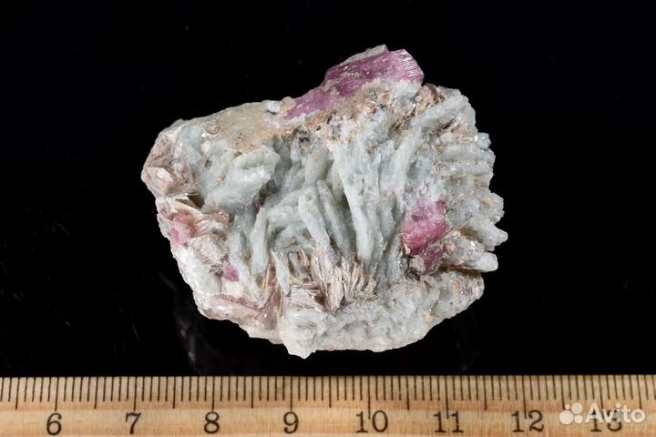 Турмалин(рубеллит),клевеландит,лепидолит. Лот №509