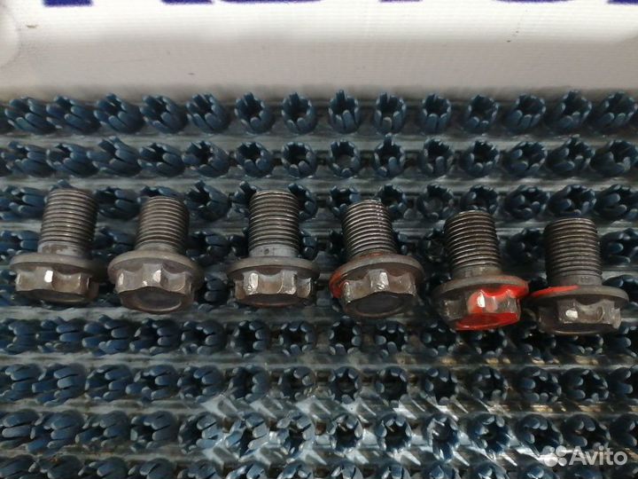 Болты крепления маховика Nissan Primera