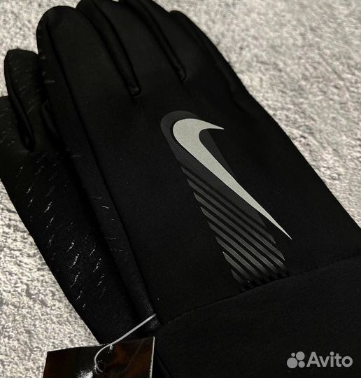 Перчатки Nike: тепло и стиль на каждый день