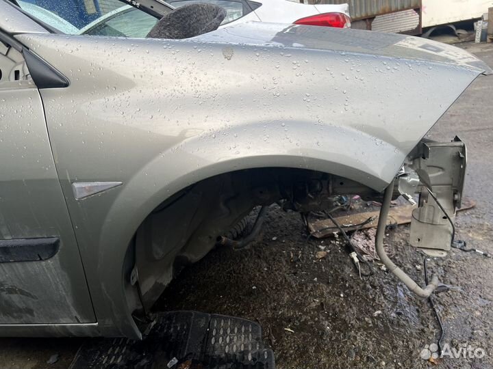 Крыло переднее правое на Renault Megan 2